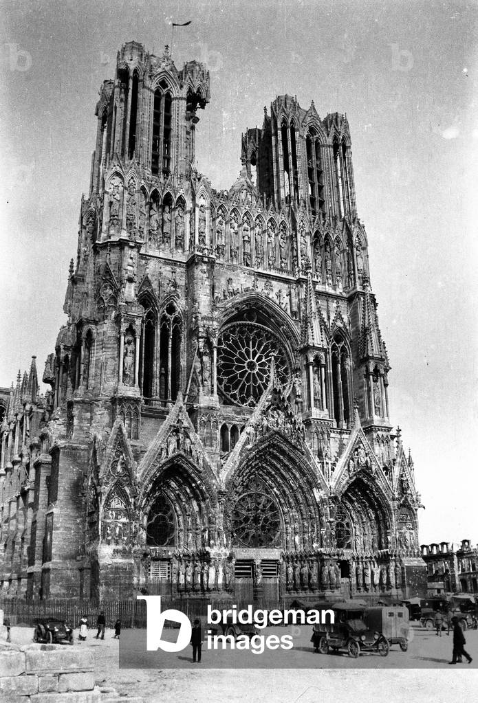 France, Champagne-Ardenne, Marne (51), Reims: The ruins of the cathedral of Reims after the bombings, 1918