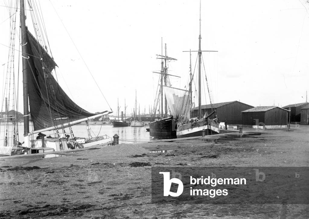 France, Pays de la Loire, Vendee (85), Les Sables-d'Olonnes: The rear port and the shipyard, 1910