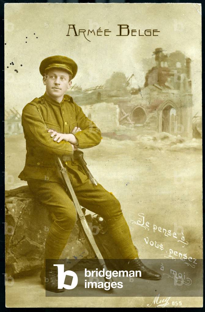 First World War: France, Postcard, studio photo showing a Belgian soldier sitting on a ruin and titled: Belgian army I think of you, think of me, 1914