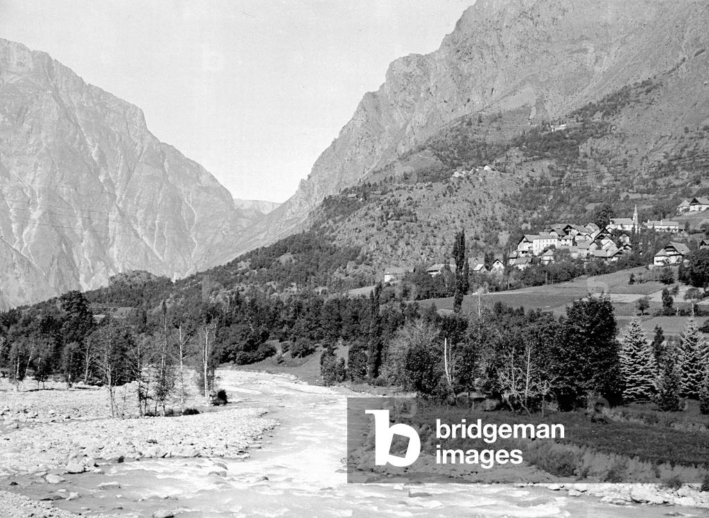 France, Rhone-Alpes, Isere (38), Bourg-d'Arud (village of arud): the village, overview, 1925