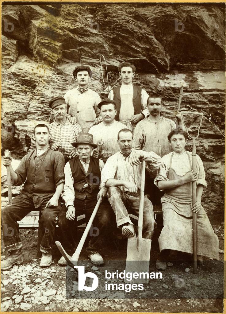 France, Rhone-Alpes, Rhone (69), Lyon: workers of a stone quarry who lay with their tools, 1895