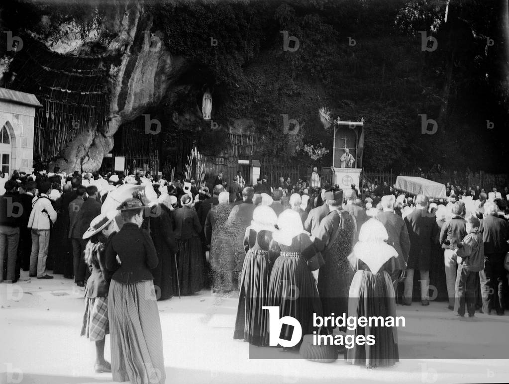 France, Midi-Pyrenees, Hautes-Pyrenees (65), Lourdes: the miraculous cave with a preacher, 1890