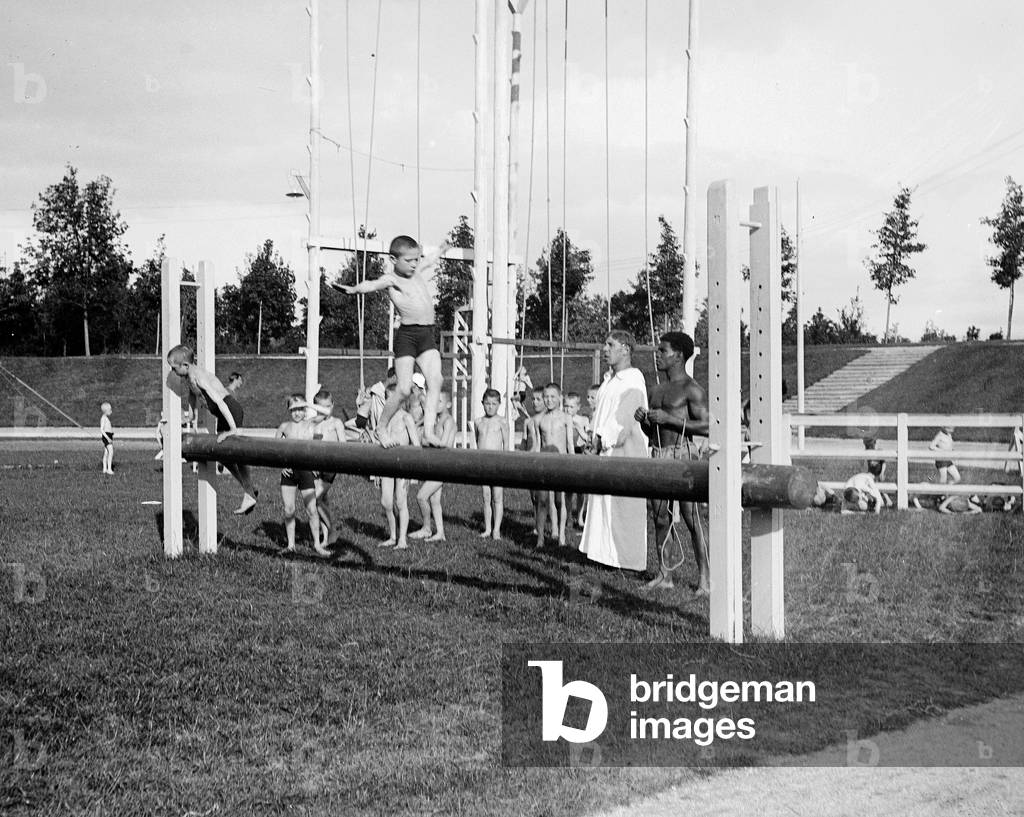 France, Limousin, Haute-Vienne (87), Limoges: gymnastics classes, the beam, boys' school, 1930