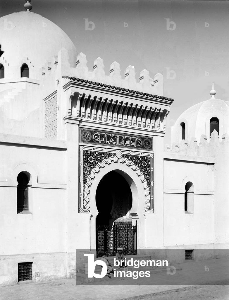 Algeria, Algiers: la Medersa - Two children on the steps, 1900