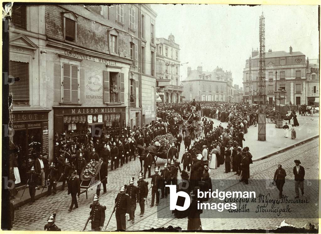 France, Pays de la Loire, Sarthe (72), Le Mans: The obseques of Mr Georges Morineau, municipal councillor, 1895 - Bigot optique watchmaking, Maison Mille, Cordonnerie mancelle tailor-made shoes