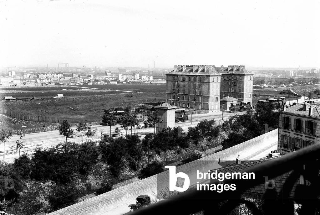 France, Ile-de-France, Paris (75): general view of the Gate of Clignancourt with the old fortifications, factories and buildings of report, 1895 -