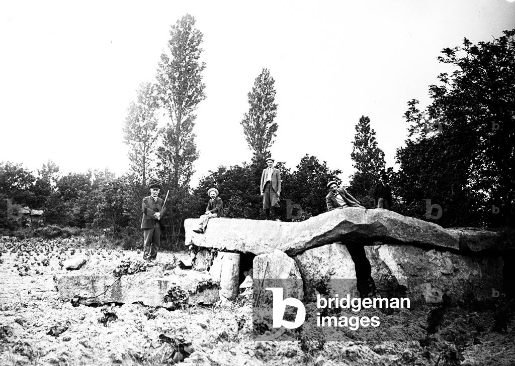 France, Pays de la Loire, Maine-et-Loire (49), Saint-Georges-des-Sept-voies: Le dolmen, 1903