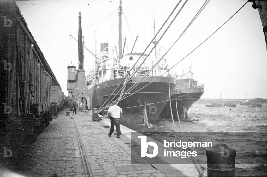 France, Provence-Alpes-Cote d'Azur, Bouches-du-Rhone (13), Marseille: The boat 'Belgrano' at the dock in the port of Marseille, 1920