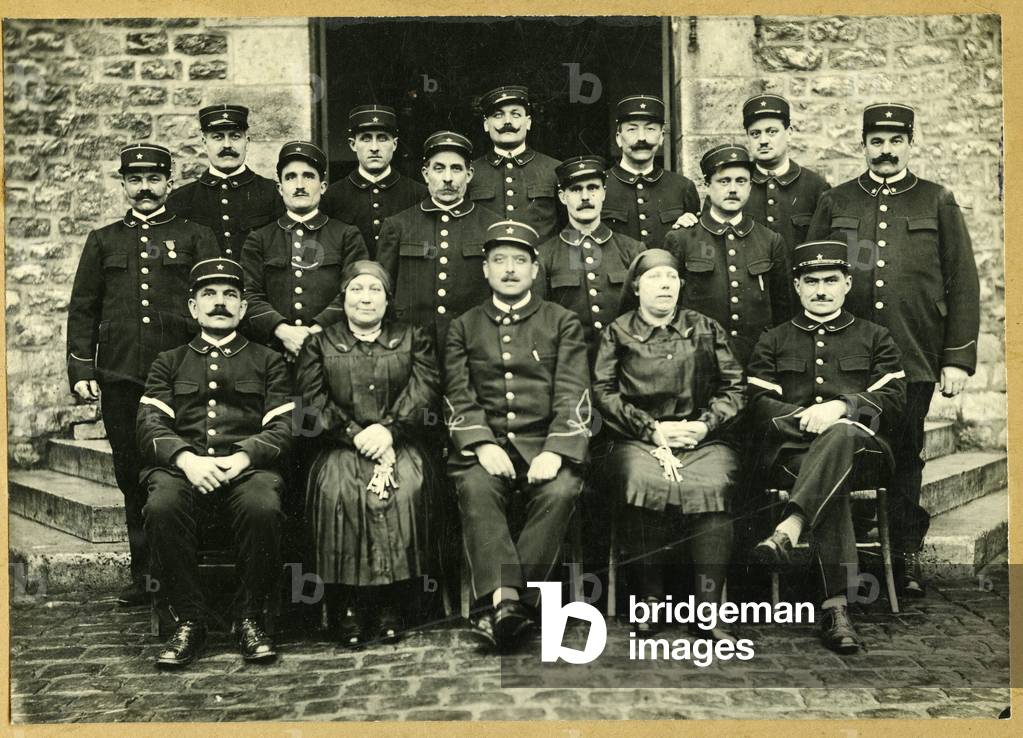 France: Professional photography of prison guards for men and women with suit and keychain, 1929 - Surete generale 5th mobile police brigade - photographic service