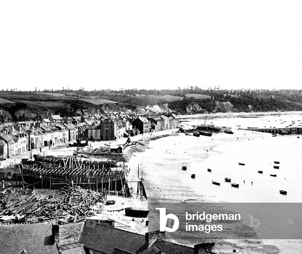 France, Brittany, Ile-et-Vilaine (35), Cancale: the swell, shipyard with 2 large boats under construction, 1895 - shipyard: LA HOULE