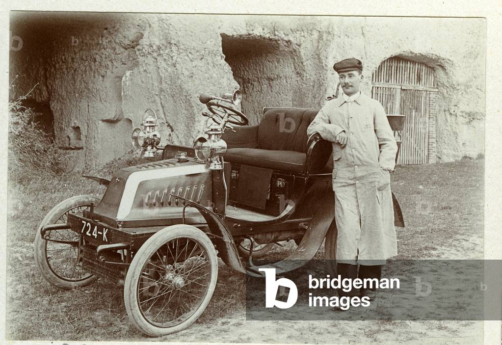 France, Centre, Indre-et-Loire (37), Courcay: a car and its happy owner, 1901 - Registration: 724-K