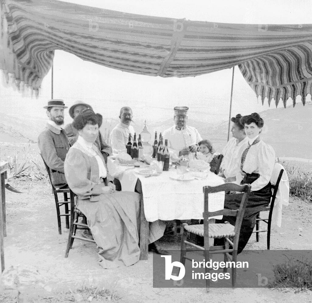 Algeria, Ain zeft: families of European technicians having lunch under a dais, 1905
