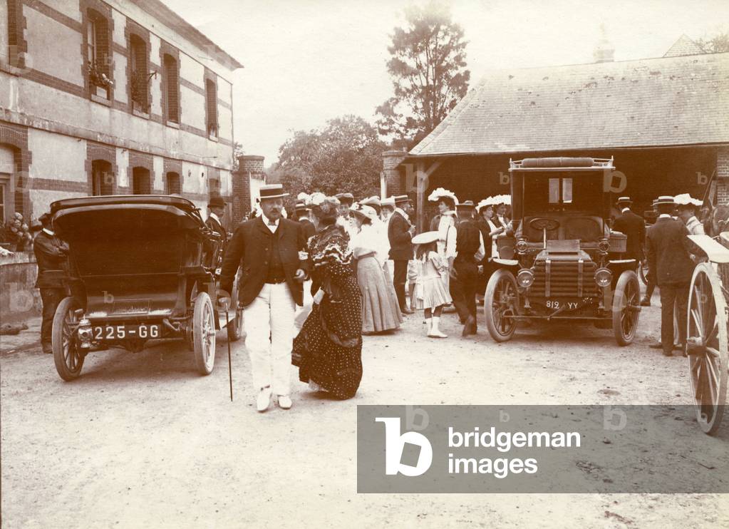 Le Treport, Seine Maritime (76): Reception in a villa with bourgeois families and their cars, 1900
