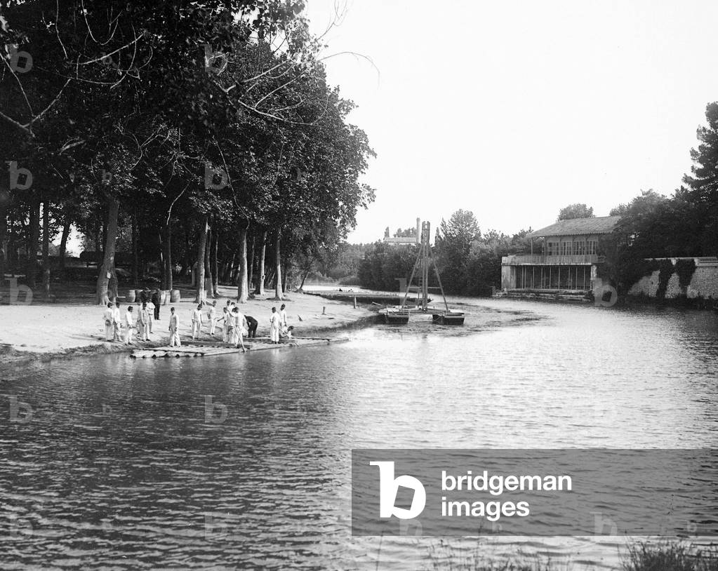 France, Lorraine, Vosges (88), Saint-Die: Construction of a raft on the Meurthe by soldiers. Military exercise. Animated view, 1900