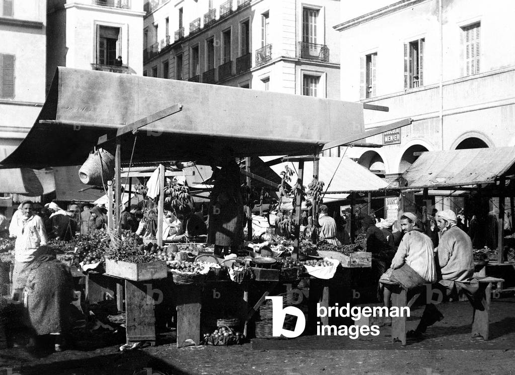 Algeria, Algiers: a walk with legumes on a town square, 1903 - poster: chocolate Menier