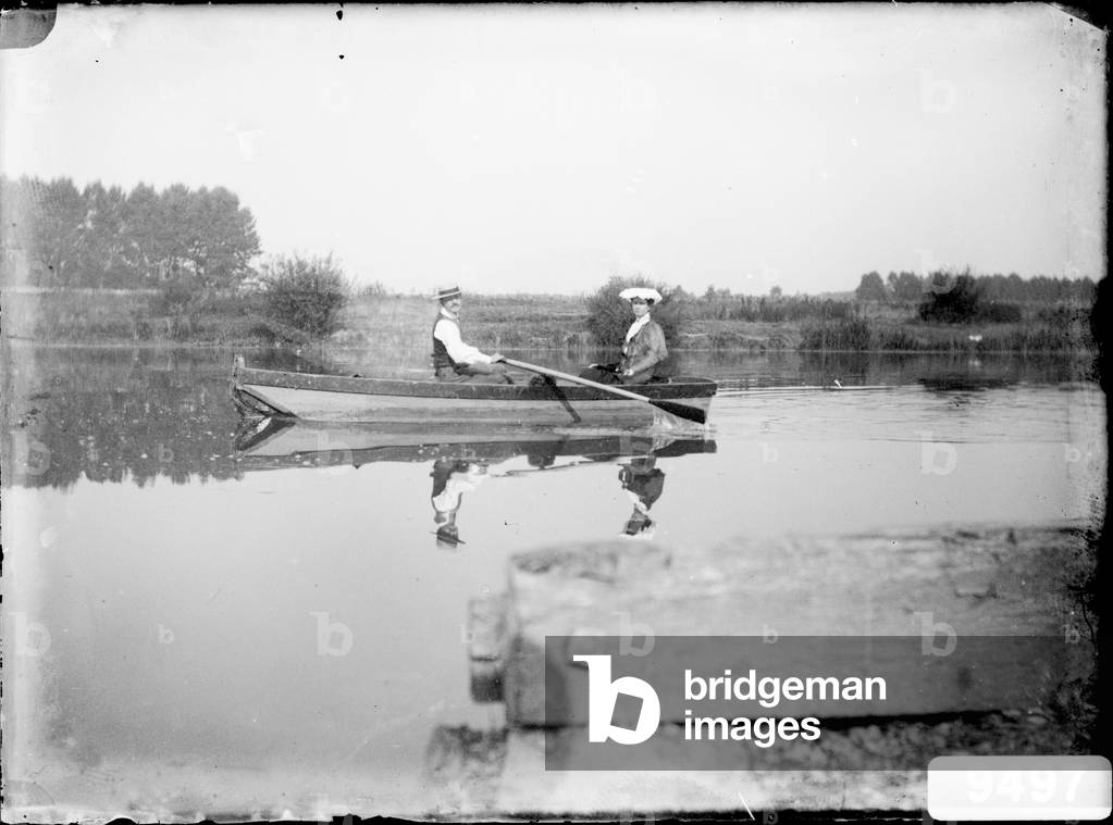 France, Centre, Indre-et-Loire (37): Boating on the Cher, a couple in a boat, 1900