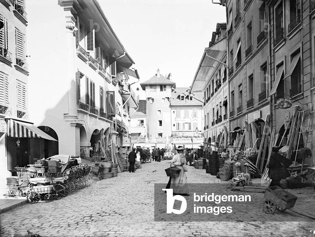 Switzerland, Canton of Bern, Bern: the Marktgasse a day walk, the tower of the prisons and fountain, animated view with merchant of baskets, wicker and fake, 1895