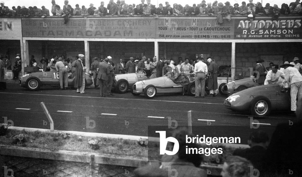 France, Champagne-Ardenne, Marne (51), Reims: Car circuit, race start, a Simca at the stand, 1947 - publicity: autopneu R.G Samson 16-18 avenue de Paris a Reims, company Albert Cochery Tarmacadam - cars no 16, Nn14