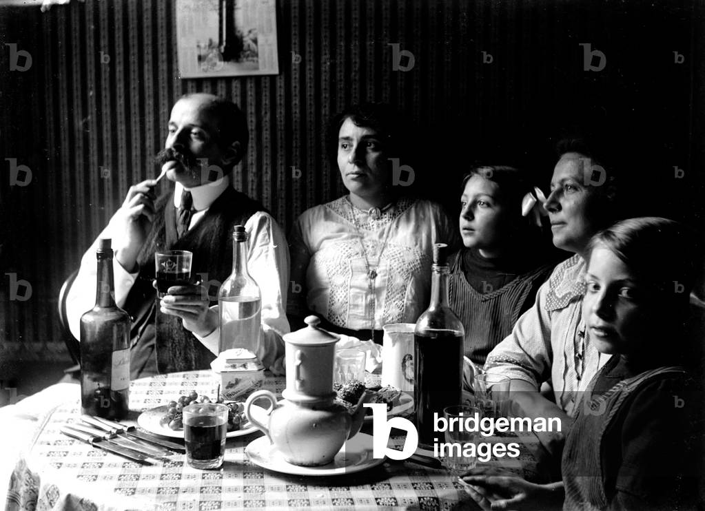A Family Meals, 1900