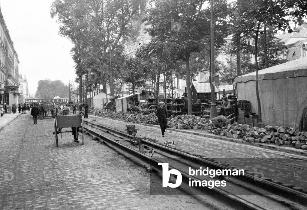 France, Centre, Indre-et-Loire (37), Tours: Boulevard Heurteloup, tramway installation work, 1910