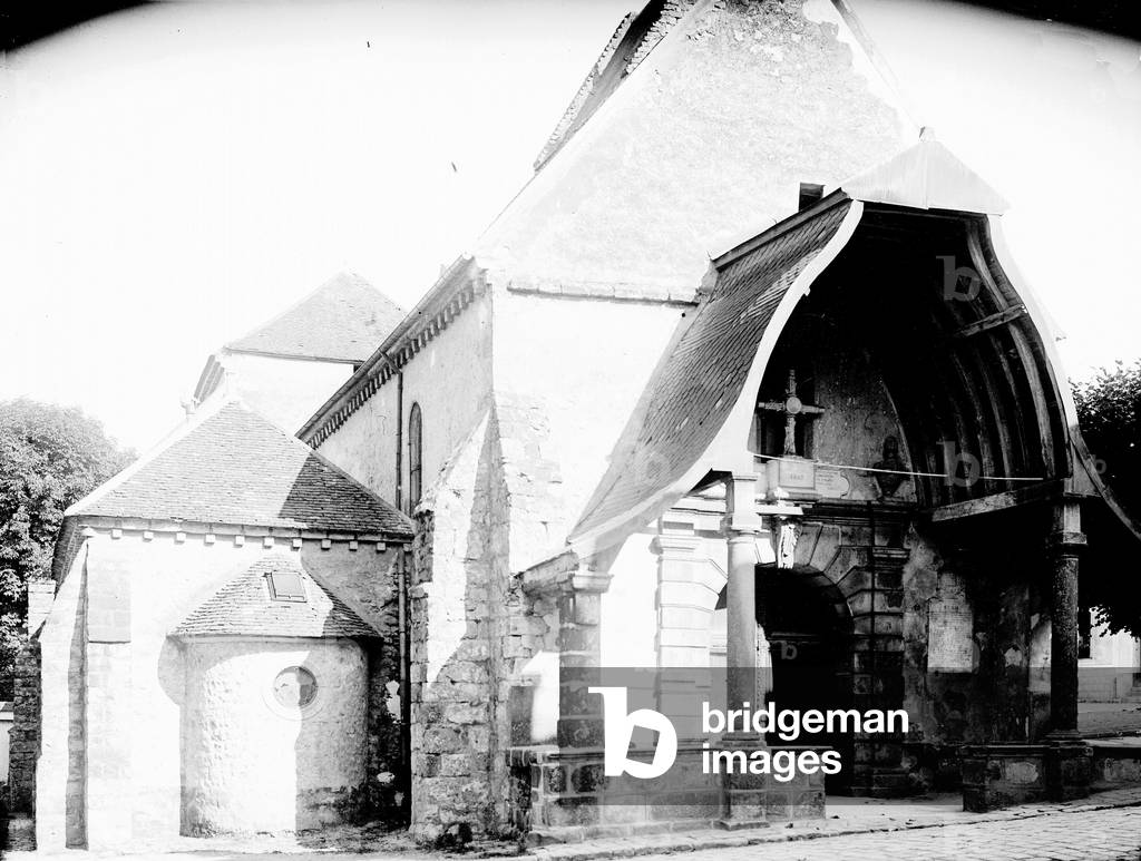 France, Ile-de-France, Seine-et-Marne (77), Fontainebleau: Church of Avon, view of the entrance porch built in the 16th century, 1900