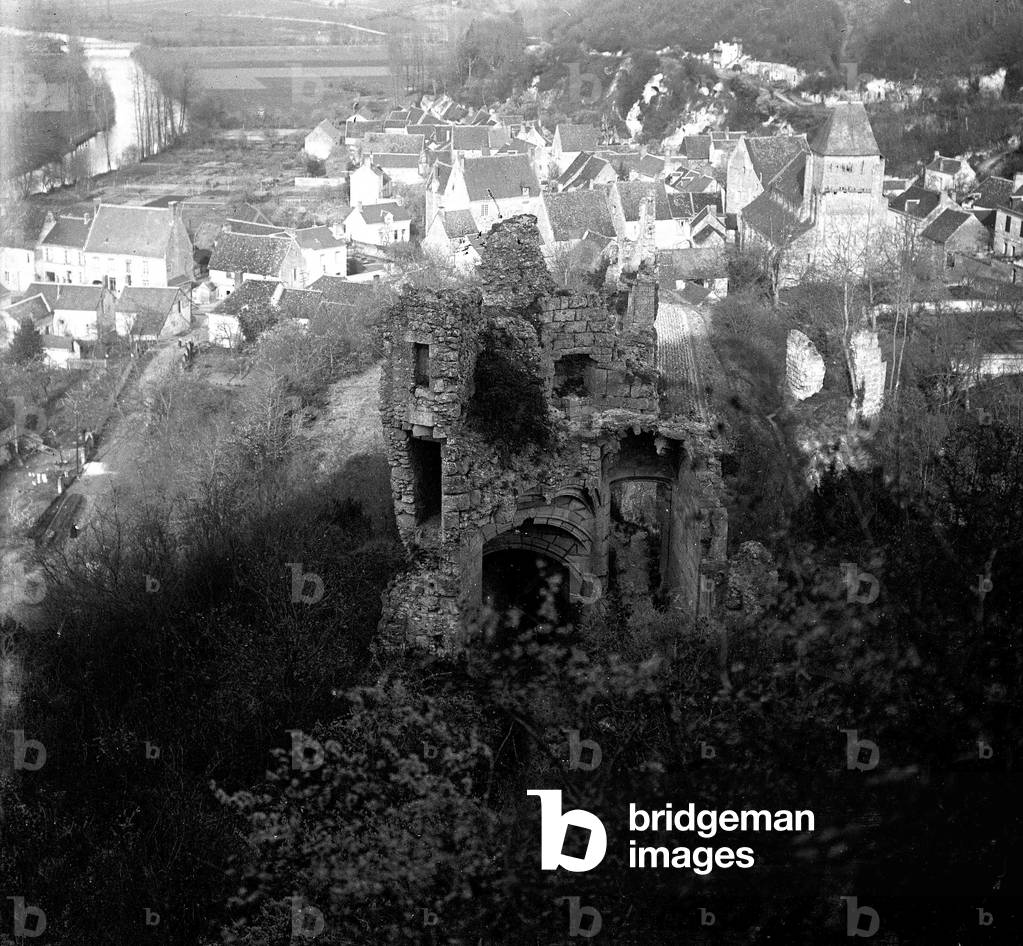 France, Centre, Loir-et-Cher (41), Lavardin: the village of Lavardin seen from the ruins of the Chateau feodal, with the Loir, 1900