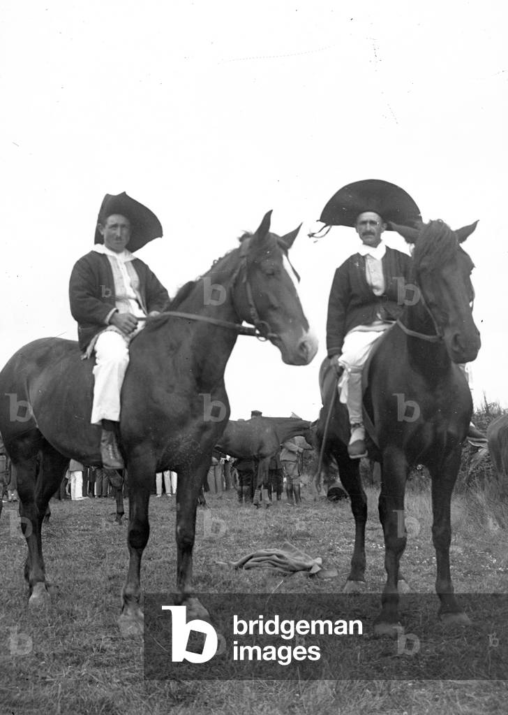 France, Pays de la Loire, Loire-Atlantique (44), Batz-sur-Mer: saulniers in traditional clothing, 1900