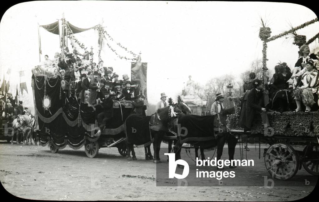 France, Ile-de-France, Paris (75): Place de la Concorde in Paris, defile from mid-careme, a chariot with orchestra, 1895