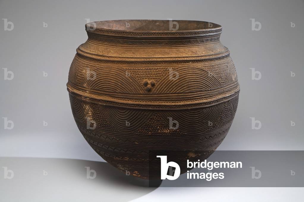 Storage jar, Nigeria (pottery & pigment)