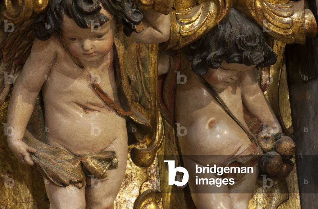 Parish church (Iglesia Santa Cruz). Former cathedral. Interior. The choir. The altarpiece. Detail. Bottom. Angels supporting the columns. Baroque.