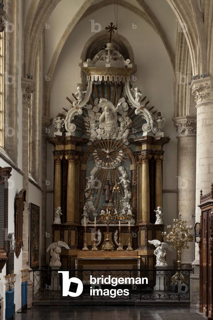 Collegiate church (Sint-Walburgakerk). Interior. North crossing. Altar (Kapel broederschap Onze-Lieve-Vrouw van Halle). Late Baroque. Polychromed wood. 1735.