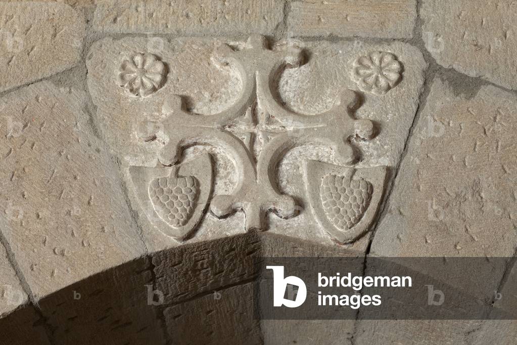 Pinell. The church. Interior. The nave. North. Keystone of a niche.