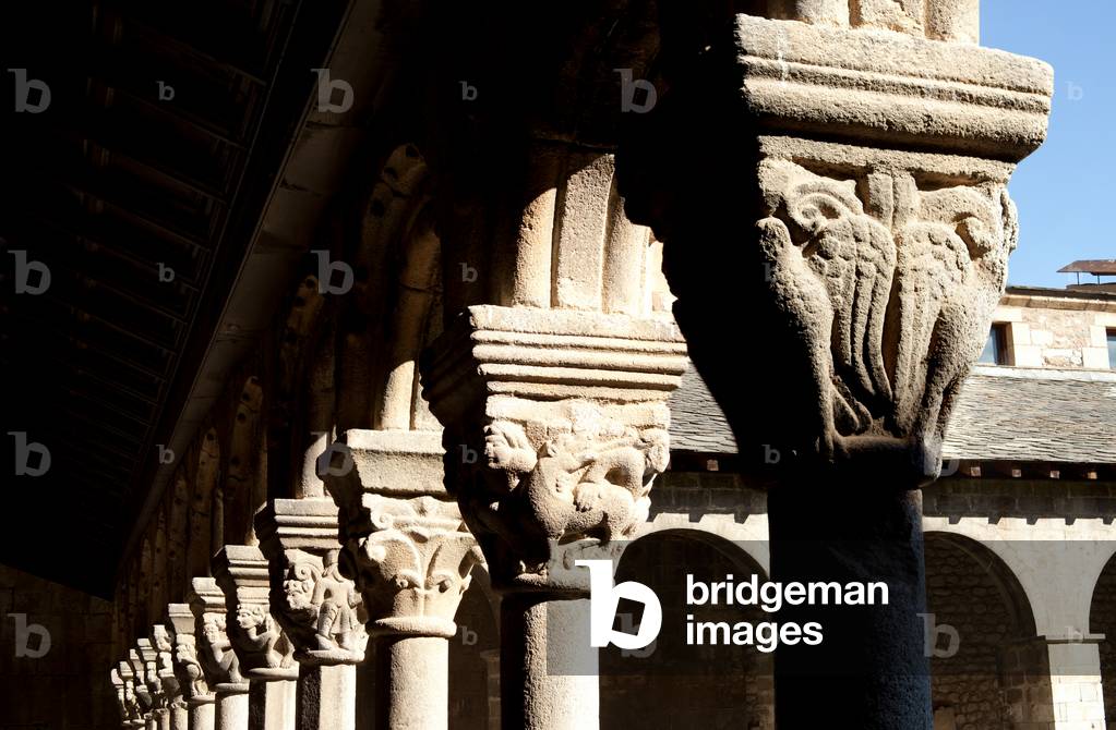 Cathedral. The cloister. Capitals. Romanesque. 12th century.