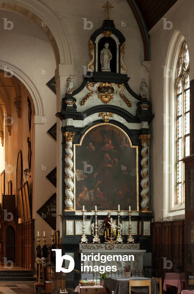 Parish church (Sint-Martinuskerk Ekkergem). Interior. South aisle. An altar. Baroque.
