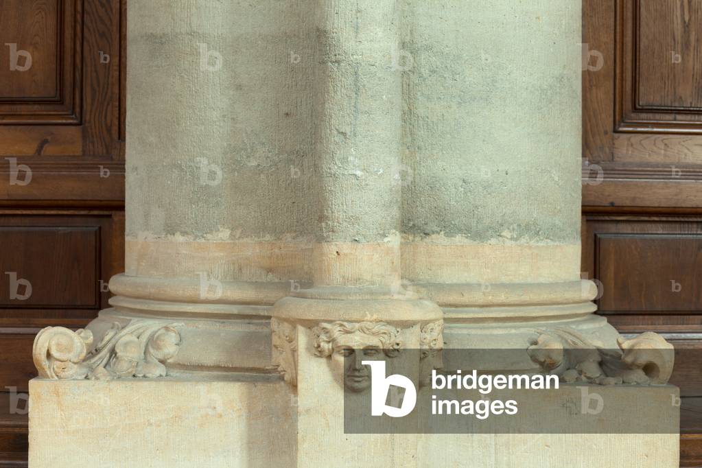 Cathedral (Basilique Cathédrale Notre-Dame de l'Assomption de Sées). Interior. Column basements.