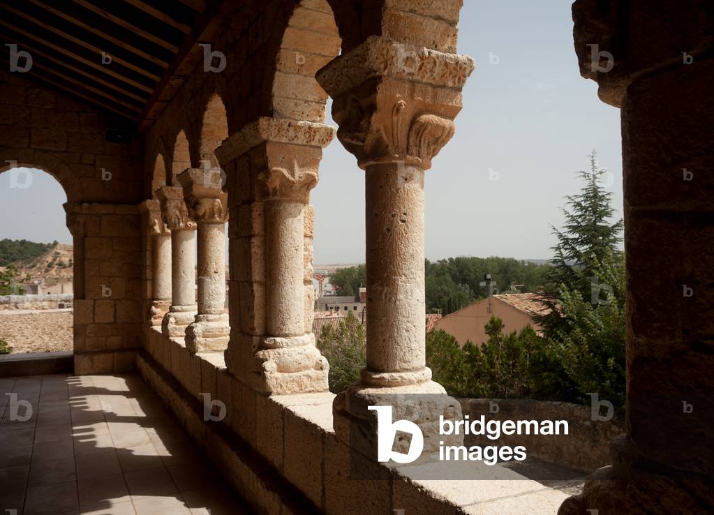 Church (Iglesia de San Miguel). The portico. Interior. Columns and capitals. Romanesque.