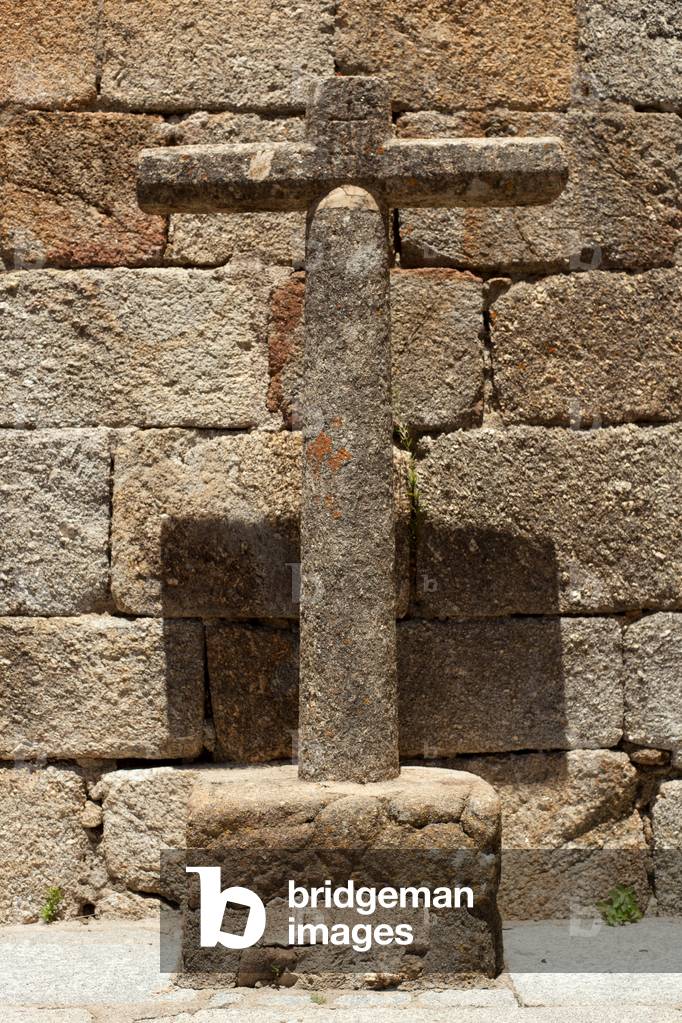 Parish church (Iglesia Nuestra Señora de Fuentes Claras). Exterior. South façade. Detail. A tomb stone cross.
