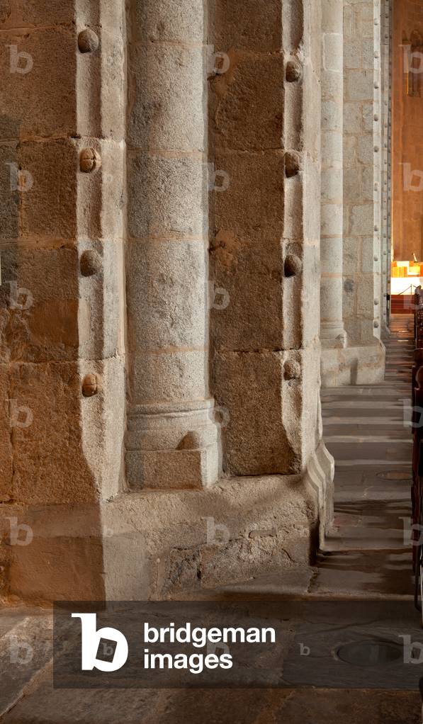 Cathedral. Interior. South aisle. Detail of a column. Romanesque. 12th century.