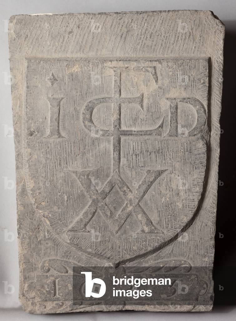 Heraldic bas-relief. Escutcheon. Stone. From the Museum of History and Archeology of Tournai (musée d'histoire et d'archéologie de Tournai). Second half 15t or begin 16th century.