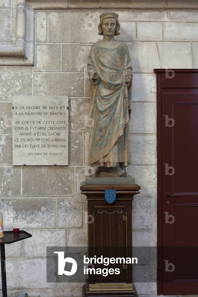 Cathedral (Basilique-cathédrale Saint-Gervais-et-Saint-Protais). Interior. A statue. Saint-Louis. Marble. Rests of polychrome.