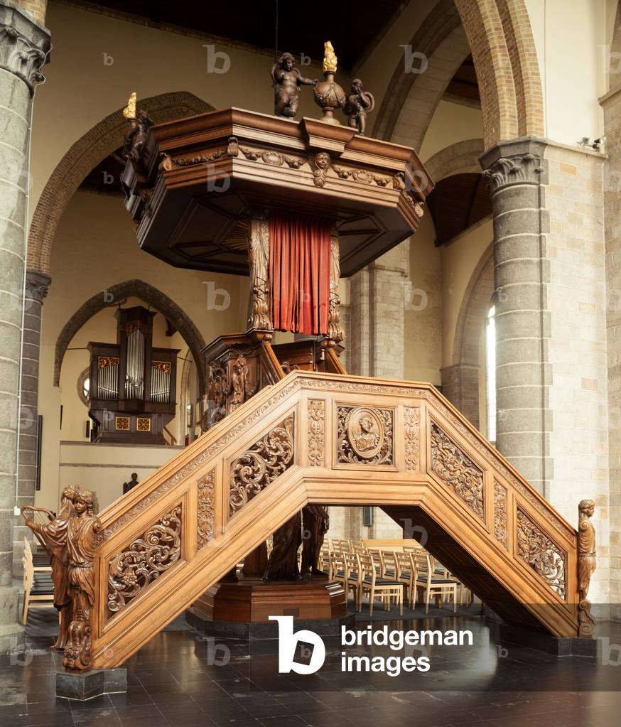 Parish church (Sint-Pieterskerk). Interior. The pulpit.