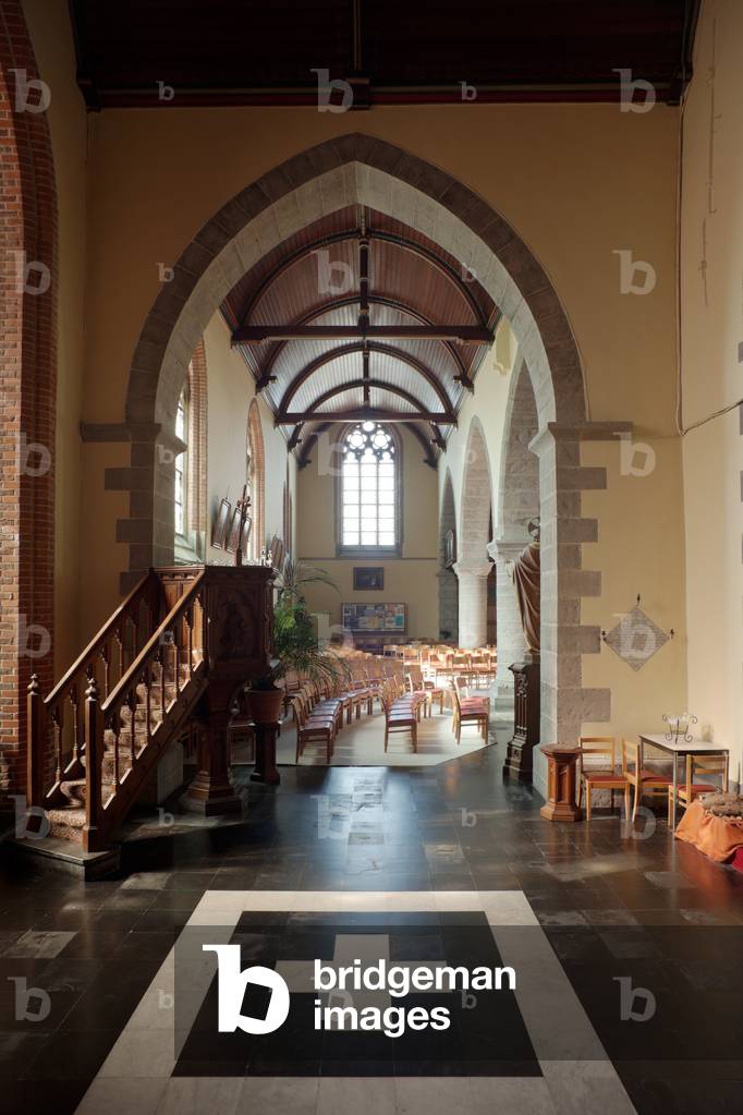 Tiegem. Parish church (Sint-Arnoldus). Interior. South aisle.