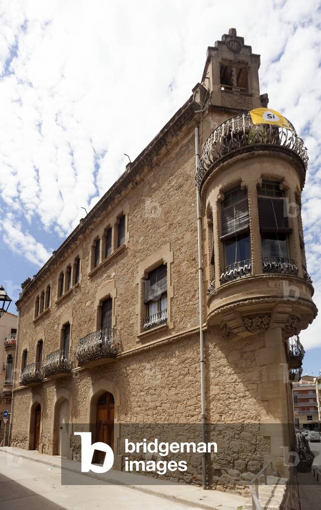 Carrer de Santa LLúcia. House façade. Modernism.