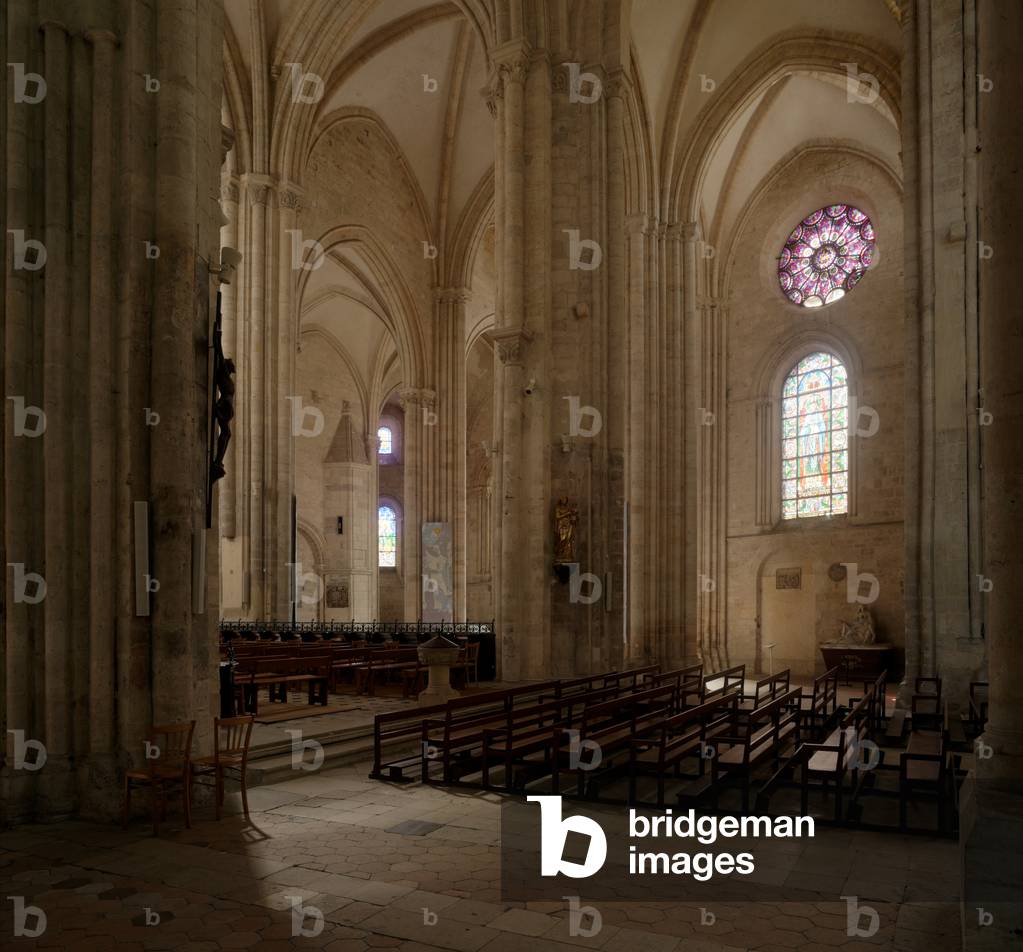 Collegiate church (Collégiale Notre-Dame-du-Fort). Interior. The crossing and south transept. Gothic. 12th century.