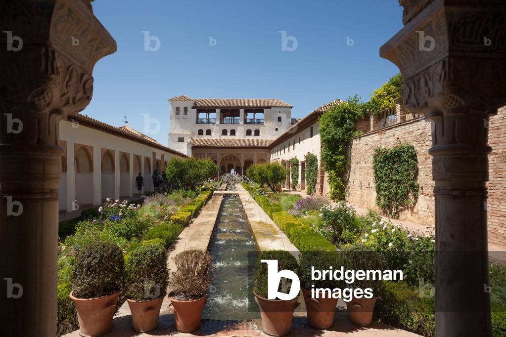 Generalife. The inner court (Patio de la Acequia).