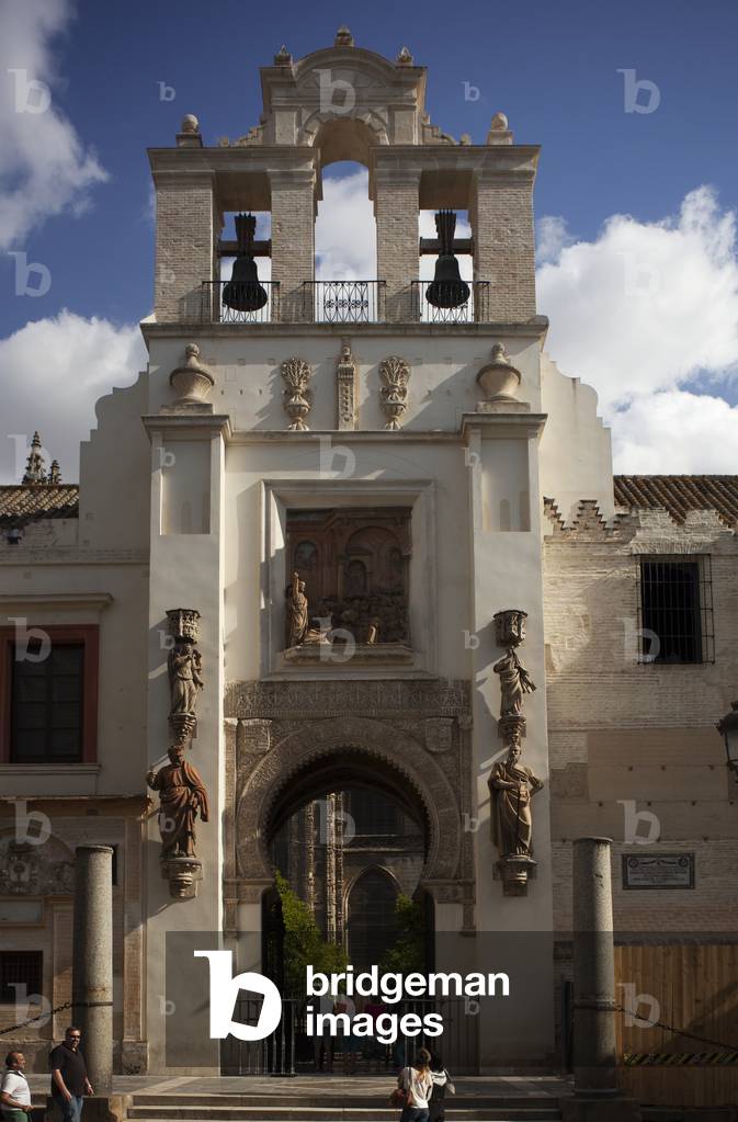 The cathedral. Entrance gate to the patio (Puerta del Pardón).