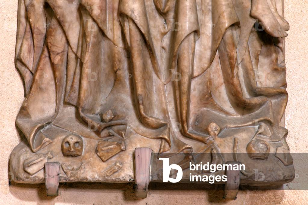Parish church (Église Saint-André-du-Nom-de-Dieu de Saint-André-de-Cubzac). Interior. A statue.Pieta (Notre Dame du Cubzagais). Detail.