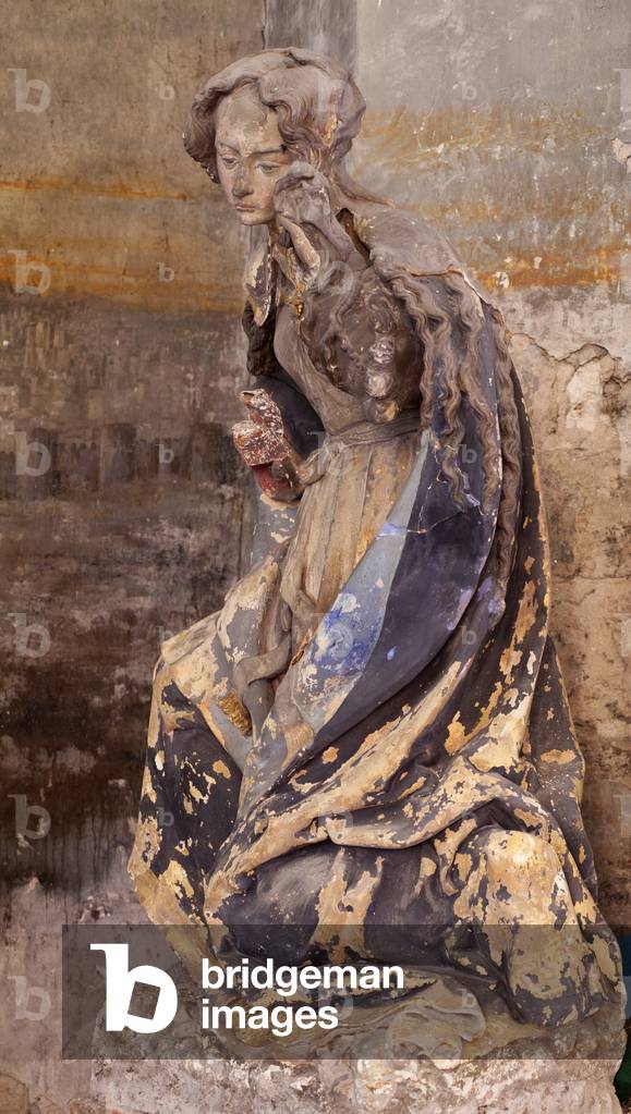 Former priory (Ancien prieuré Saint-Ayoul). The church (Église Saint-Ayoul). Interior. Calvary (Calvaire/Dépoloration'. Detail. The statue of Magdalena. Polychrome stone. 16th century.