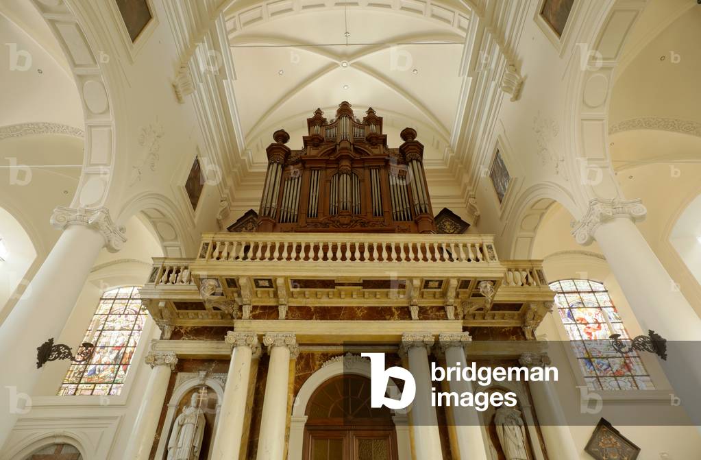 Parish church (Sint-Stefanuskerk, (Kerk Paters Augustijnen). Interior. Baroque. The organ and entrance portico.