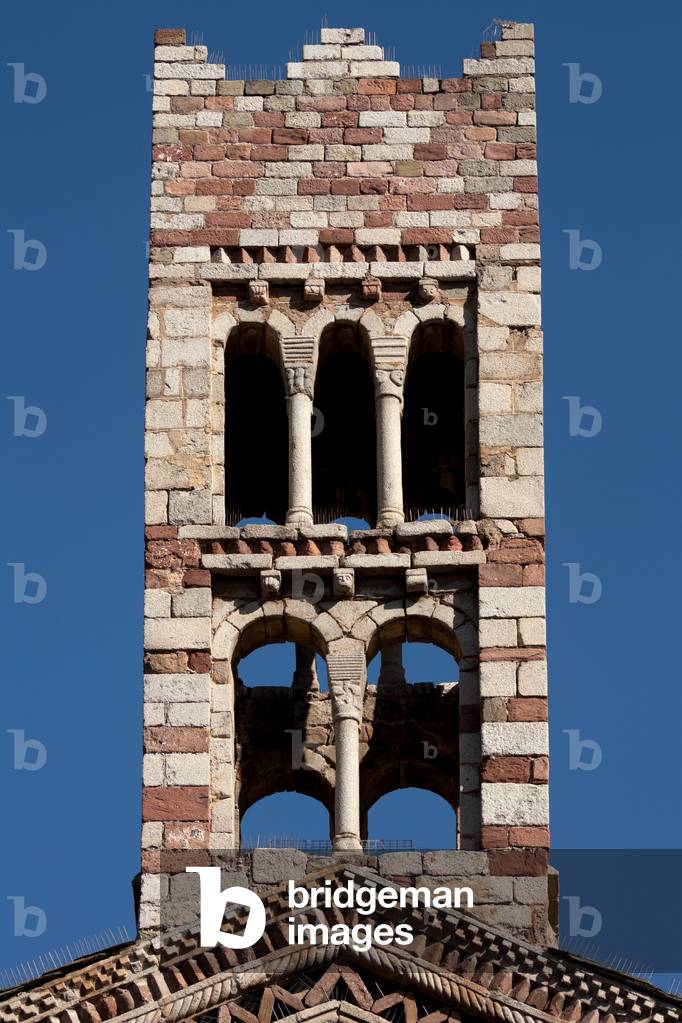 Cathedral. Exterior. West façade. The tower. Romanesque. 12th century.